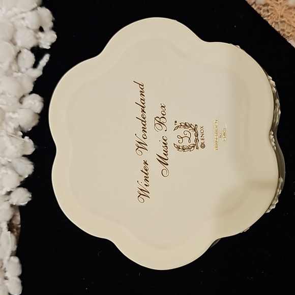 Lenox Music Box Snowman - Picture 9 of 12